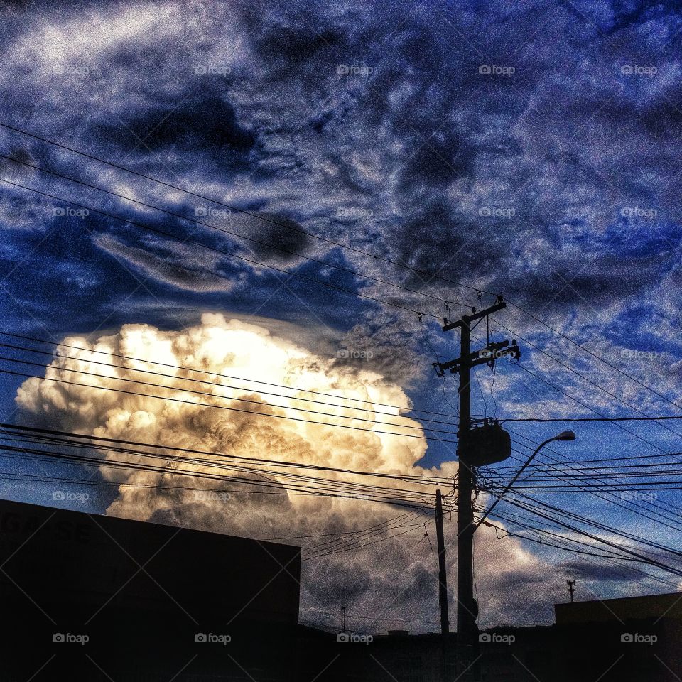 Cloud bomb . A storm gets nearby and seems a nuke explosion in the sky. 