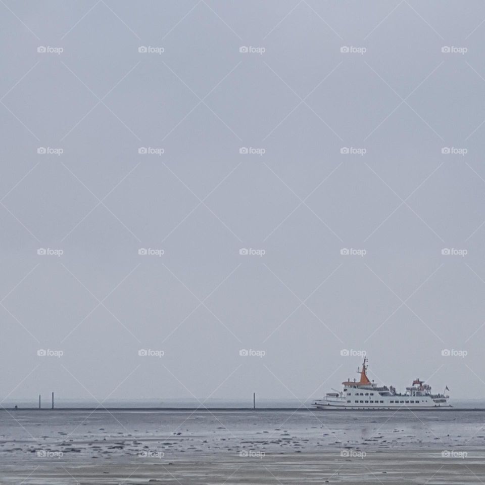 Schiff verlässt den Hafen