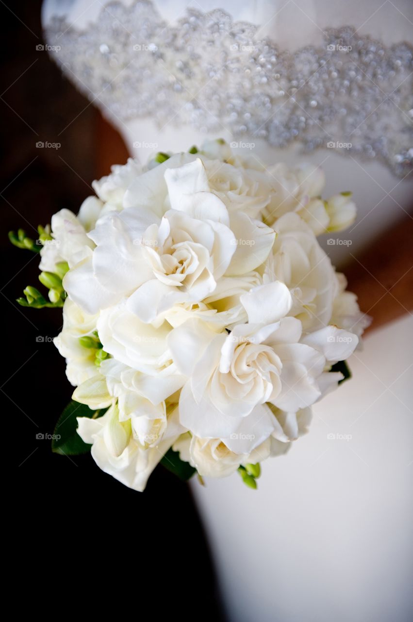 Closeup image of a bridal bouquet 