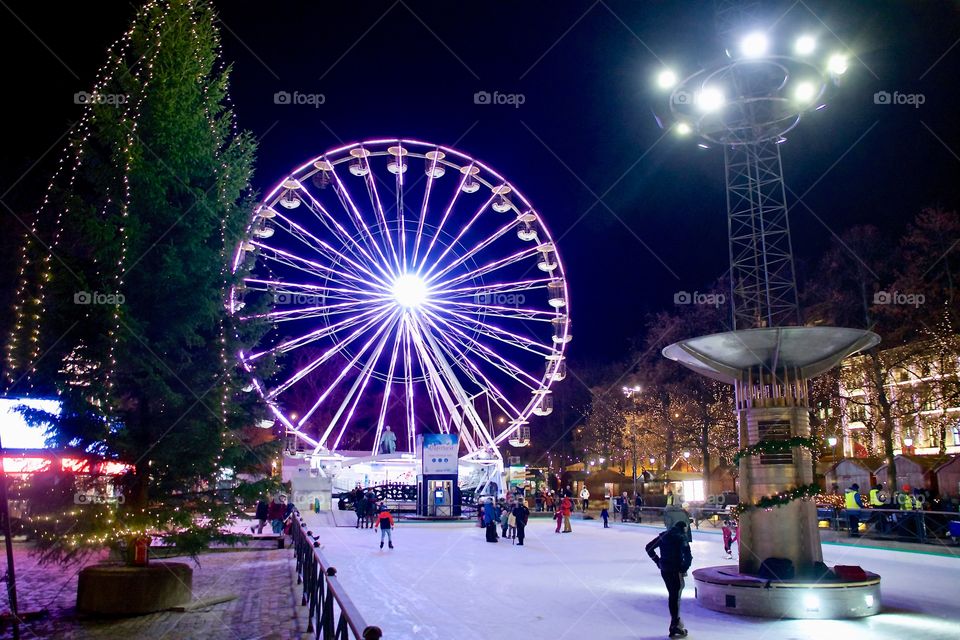 Ferris Wheel, Ice skating rink and a Christmas tree - the perfect Christmas market 