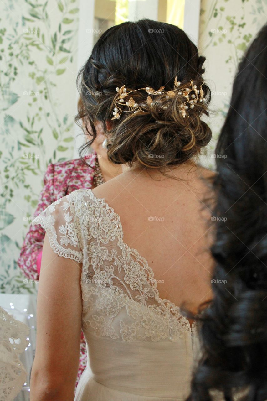 a bride, hair accesories