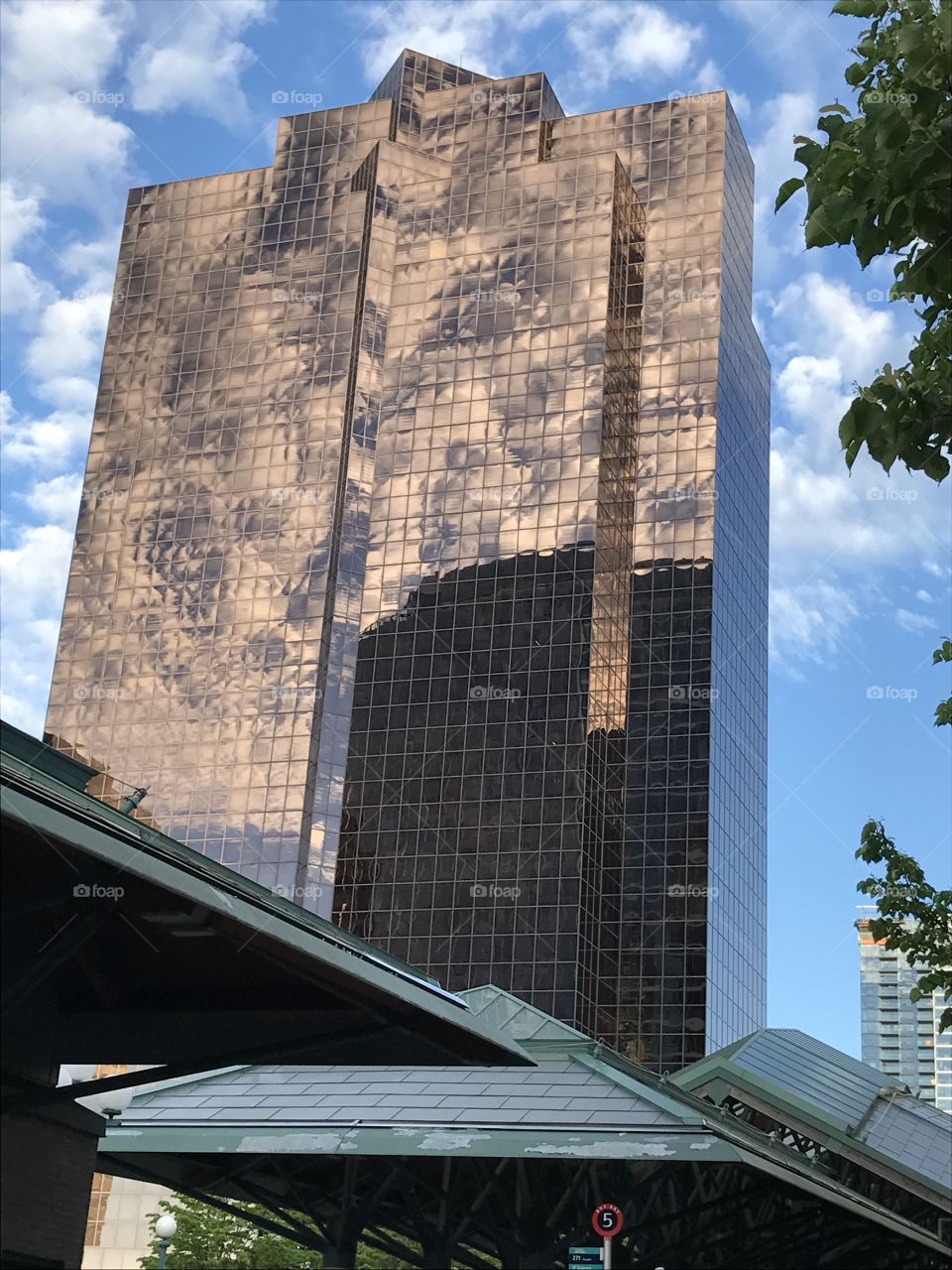  A skyscraper in downtown Bellevue Washington.
