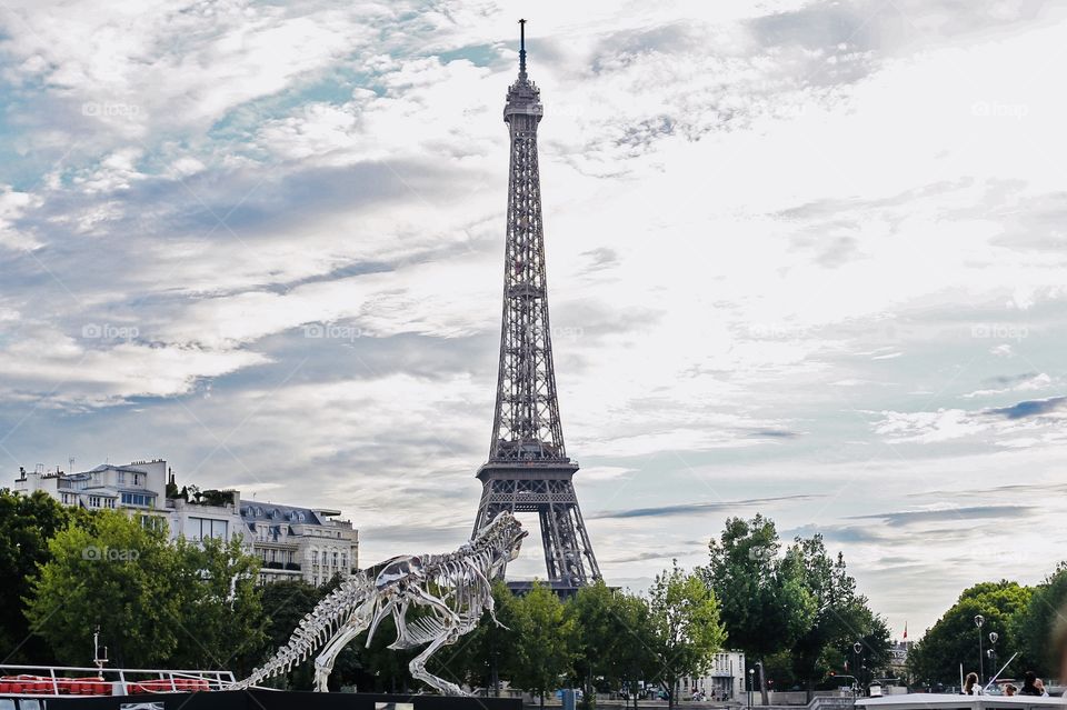 Eiffel Tower and metal dinosaur 🦖