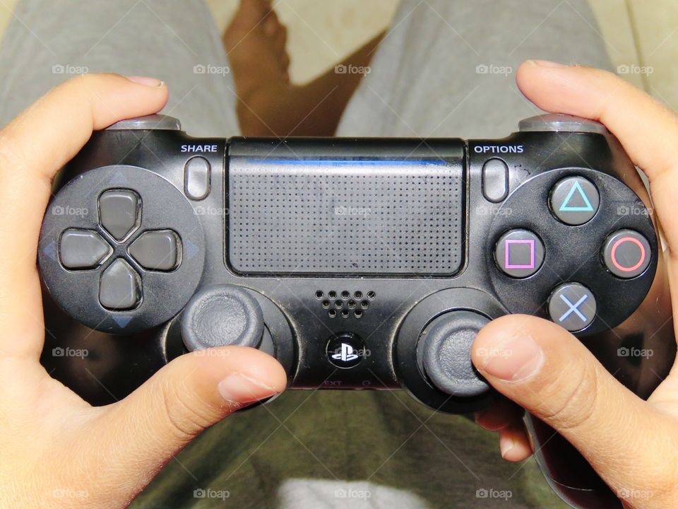 playstation 4 hand