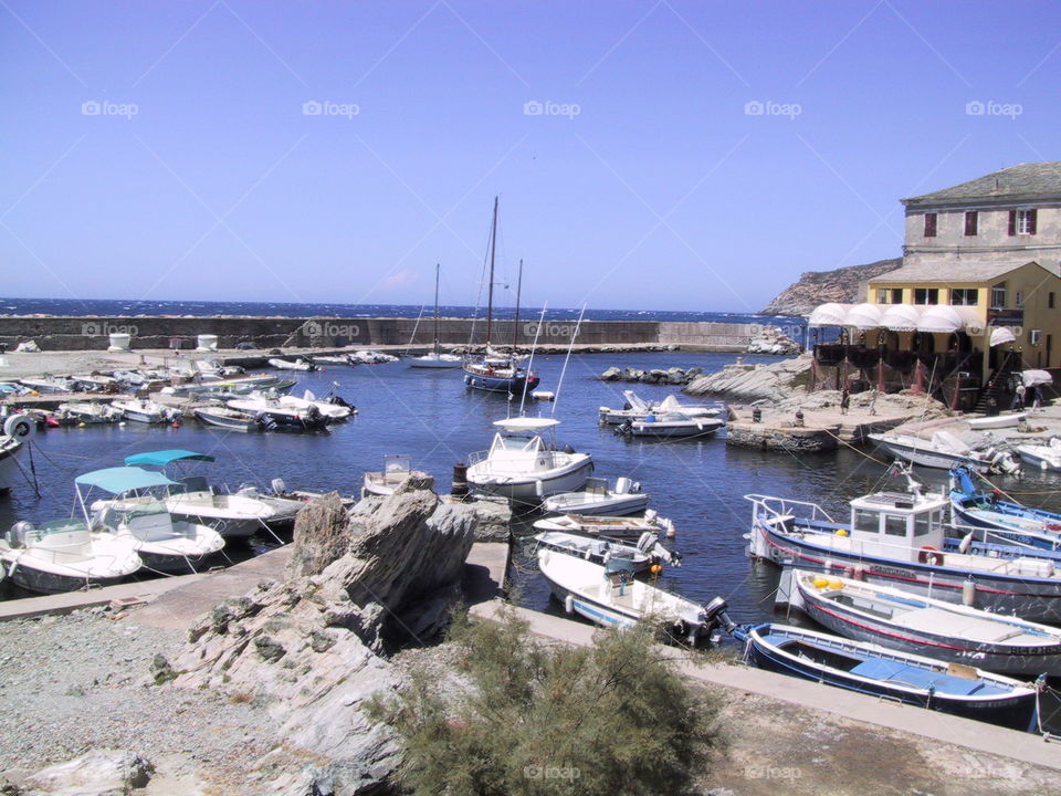 Ristorante sul porto in Corsica