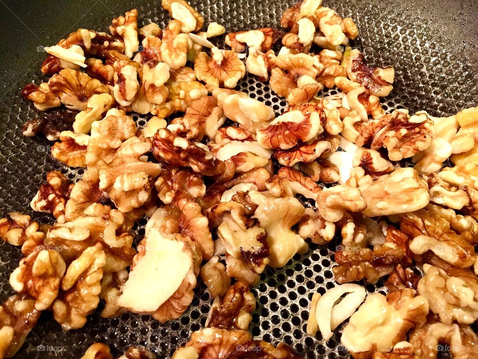 Cooking walnuts 