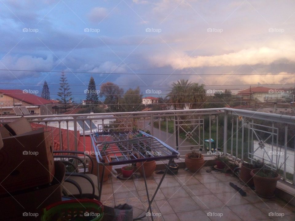 The sky split in half!