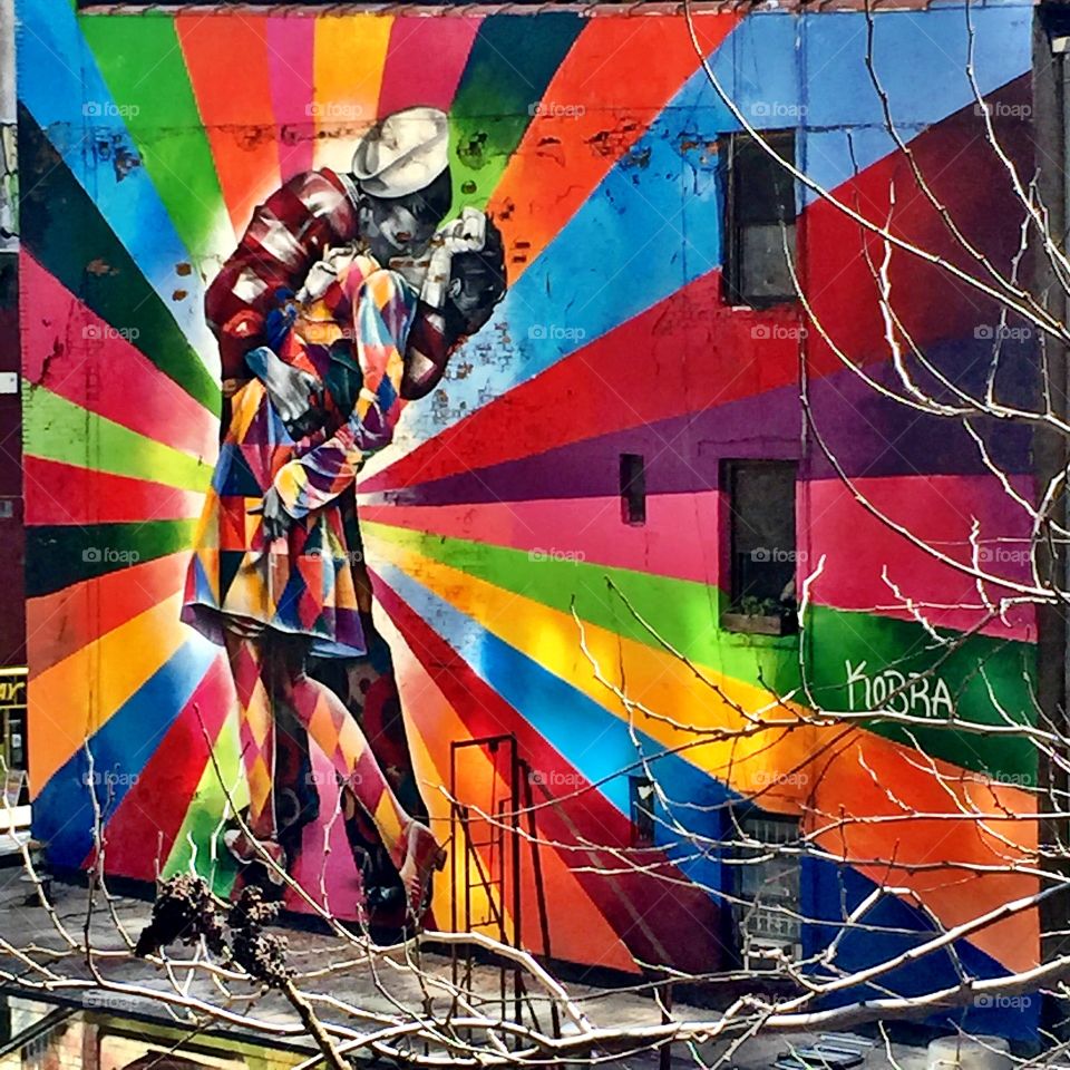 The High Line VJ Day mural. Eduardo Kobra's mural of Alfred Eisenstaedt's photo "VJ Day, The Kiss" 