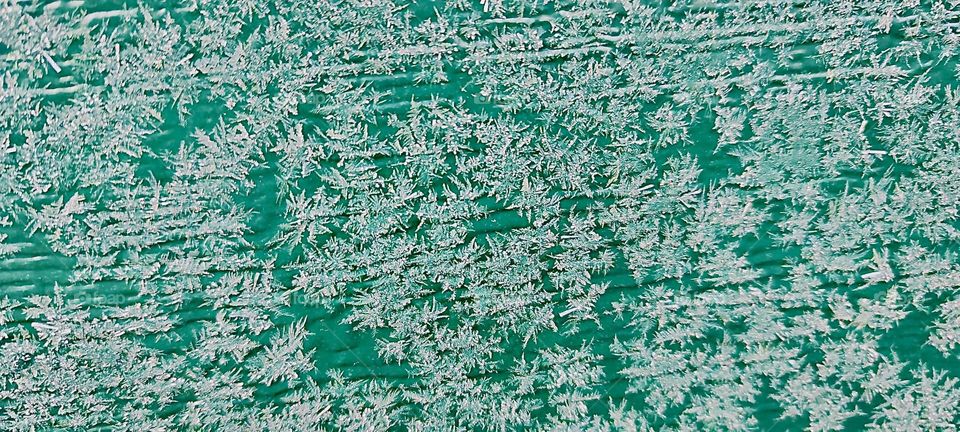 These winter wonderland themed arctic manifestations are brought about by the morning dew that freezes over solid thus bringing out the elemental structure inherent in the water that then combines with other such shapes. 2023. Hypnotic Productions