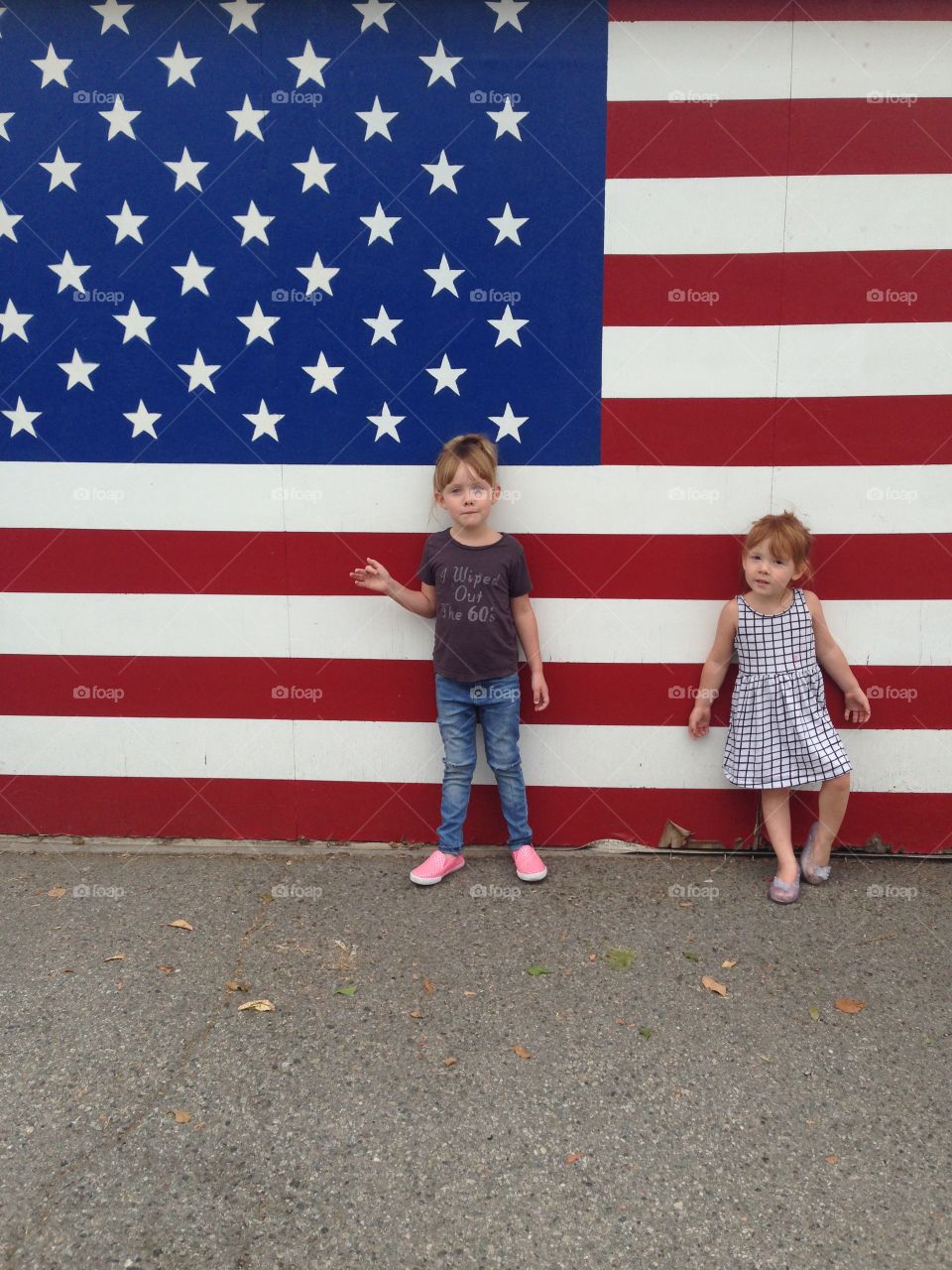 America . Kids and the flag