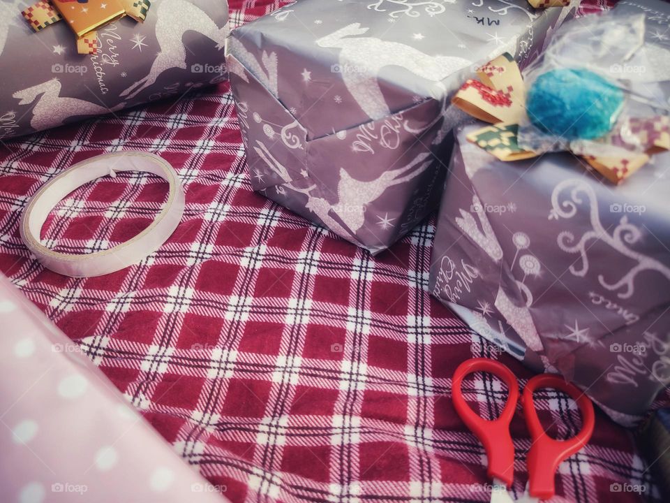 Gifts - wrapping presents