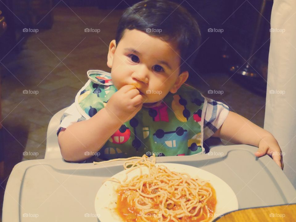 Spaghetti. eating dinner