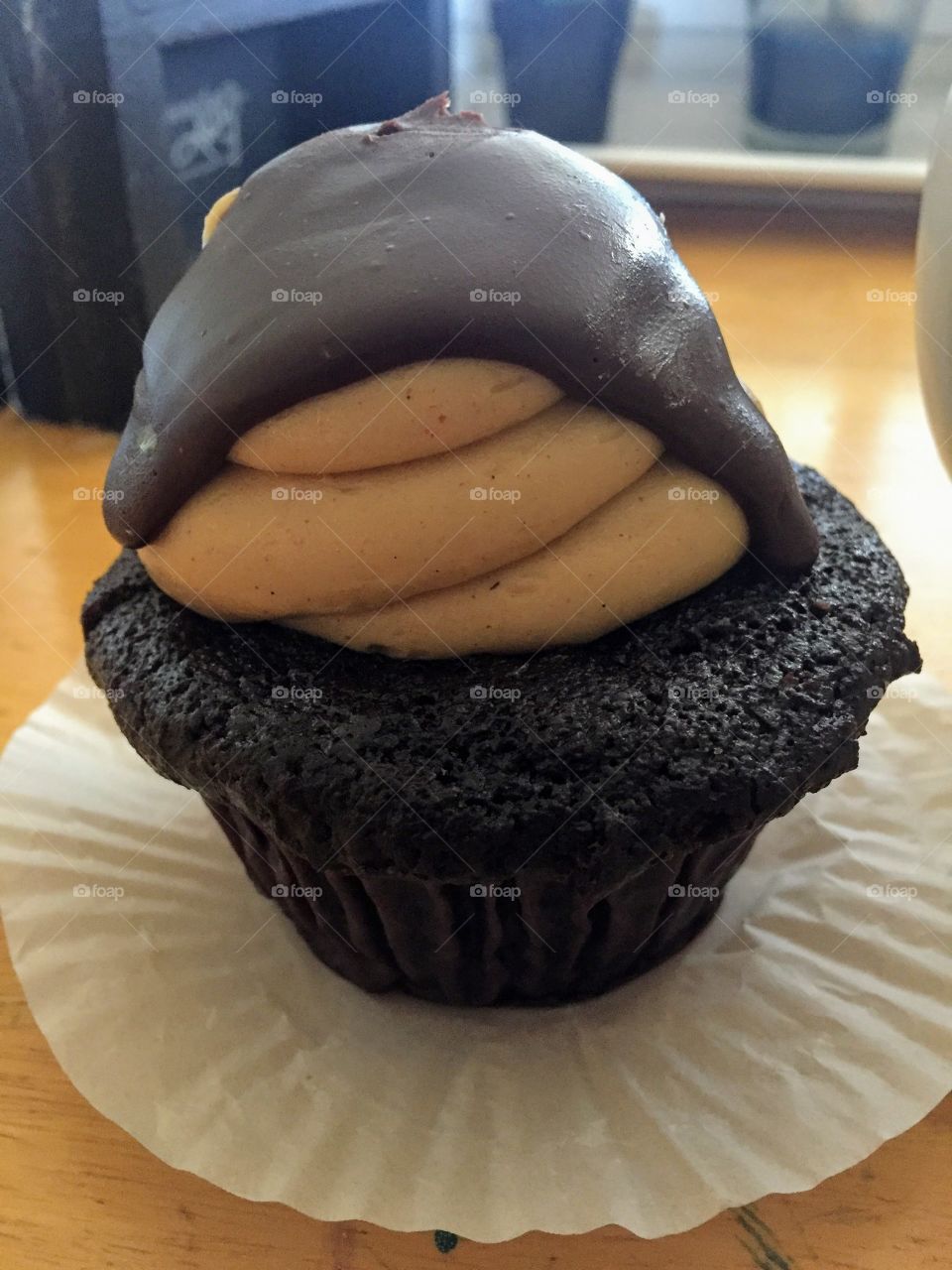 Chocolate peanut butter cupcake 