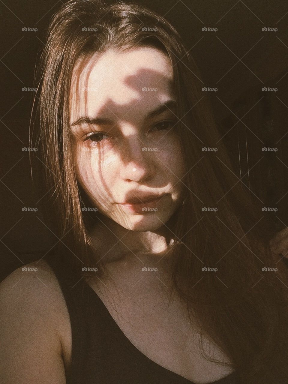 shadows are reflected on the girl's face