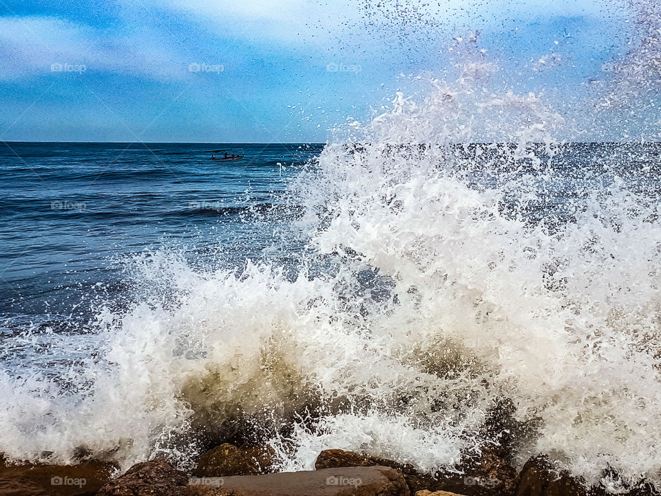 Angry sea waves hitting 🌊