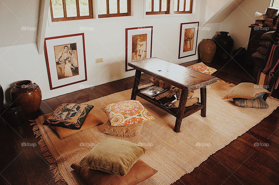 Coffee table and pillows