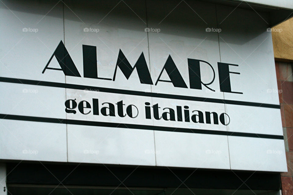 Sign “gelato italiano”