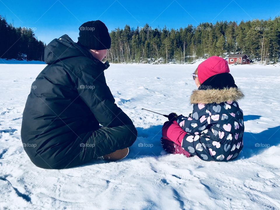 Icefishing with the family 