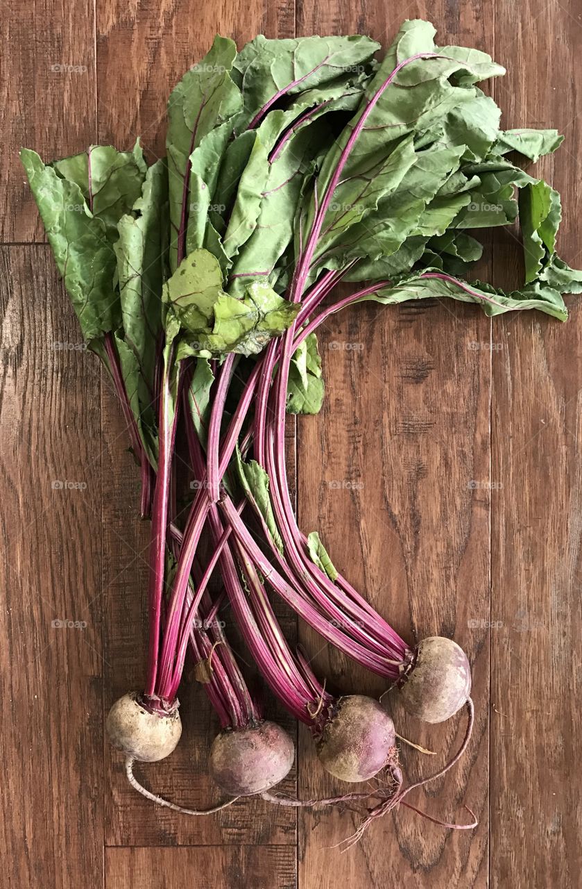 Red beets small bunch