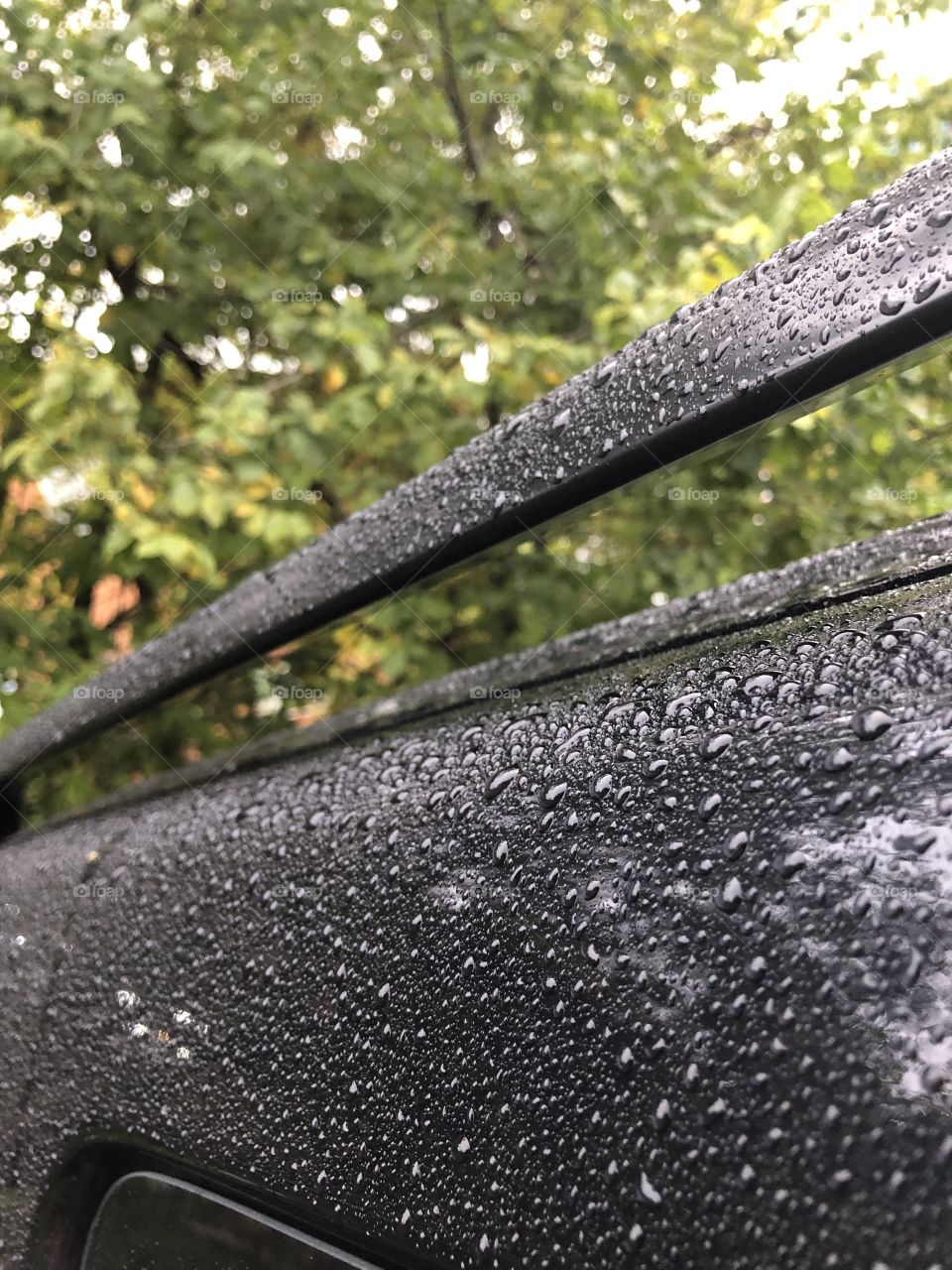 Капли дождя на машине