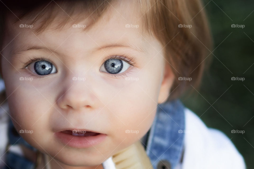 blue eyes of a little girl