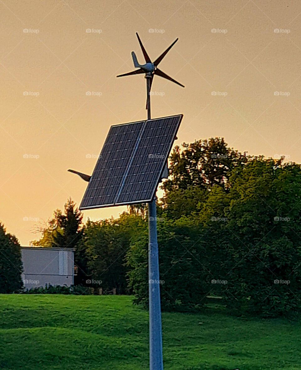 A hybrid of solar panels and wind energy