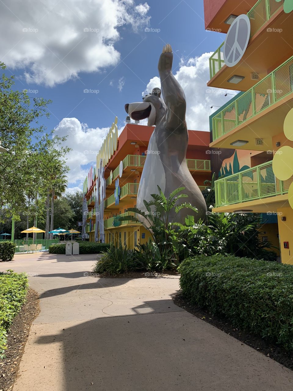 Street, Sculpture, Architecture, Building, Tree
