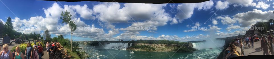 Niagara falls, canada, beautiful panoramic view. It was a great day to get a tour on the boat and get great photos. I was with my family, but iam chilean, in this moment i am thinking in coming back because Canada is a great and beautiful country. If you want to take the tour in niagara falls, get early to the place because if not, you will have to wait a lot. I was lucky, because the line was very fast and the weather that day was incredible, so we only had to have a great time in family.......