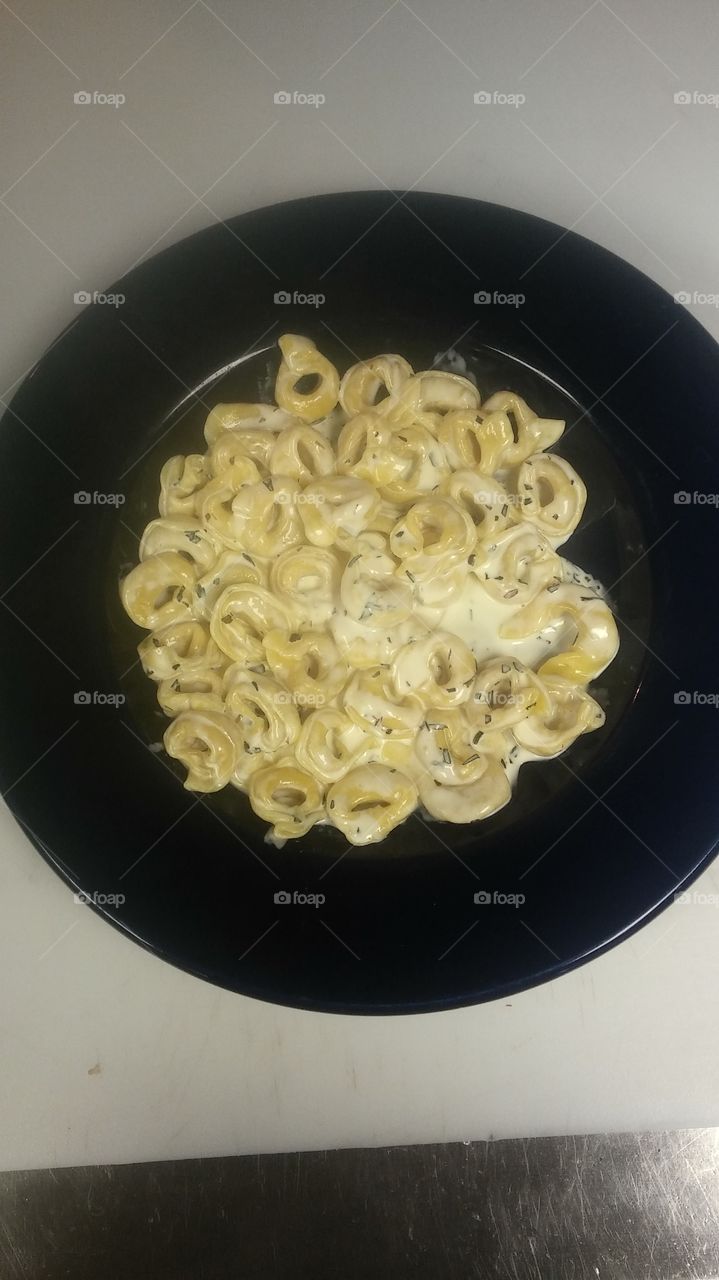 fresh lemon tarragon cream sauce tossed in cheese ravioli