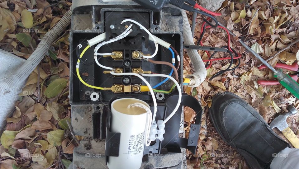 Single phase 1.H.P induction motor pump wiring connection.