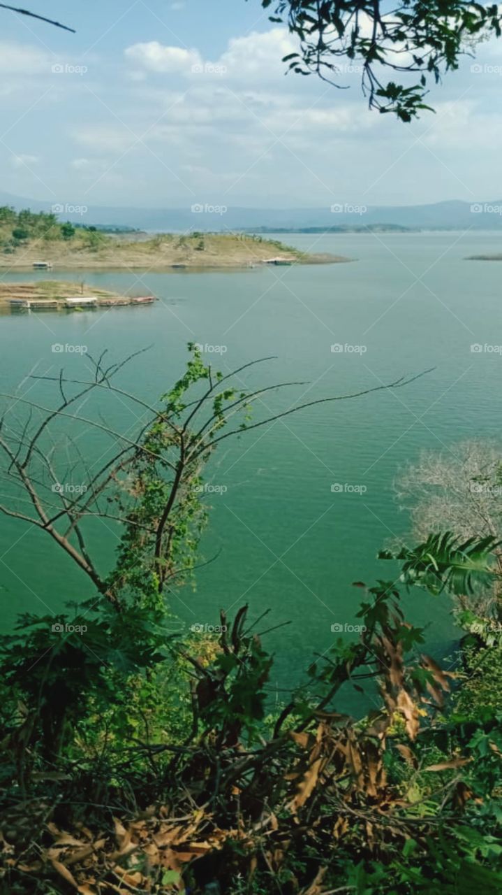 Great view on the edge of the lake