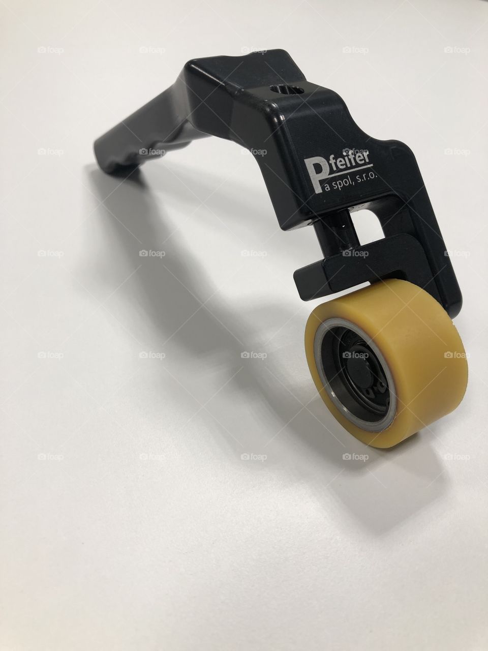 newly developed pressure roller for activating adhesive tapes by pressure
