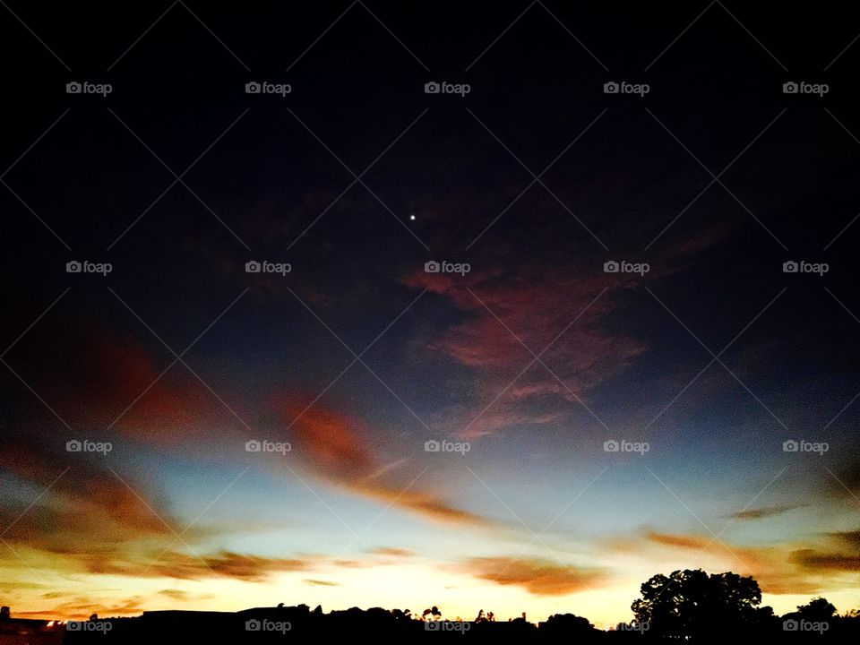 Does night blend with day?  Day and night.  Or night and day?  No matter, what counts is the beauty of this infinite sky! / A noite se confunde com o dia? Dia e noite. Ou noite e dia? Não importa, o que vale é a beleza deste céu infinito!