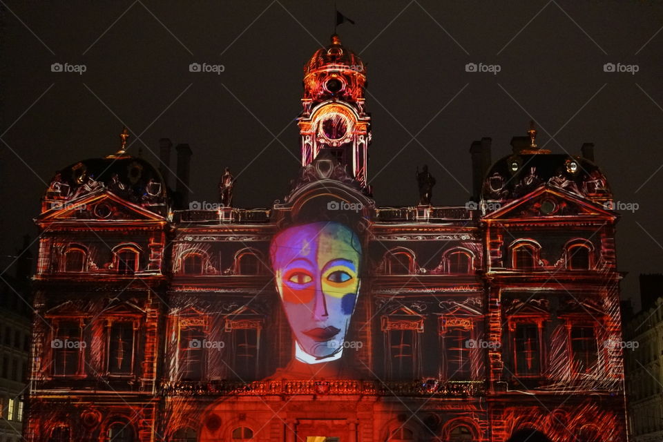 Fêtes des Lumières Lyon 2014. Projection sur la façade de l'hôtel de ville des œuvres du Musée des Beaux-Arts : Médusa de Alexej von Jawlensky.