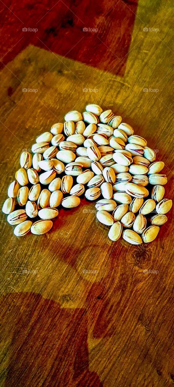 Pistache em formato de coração.
Heart shaped pistachios.
