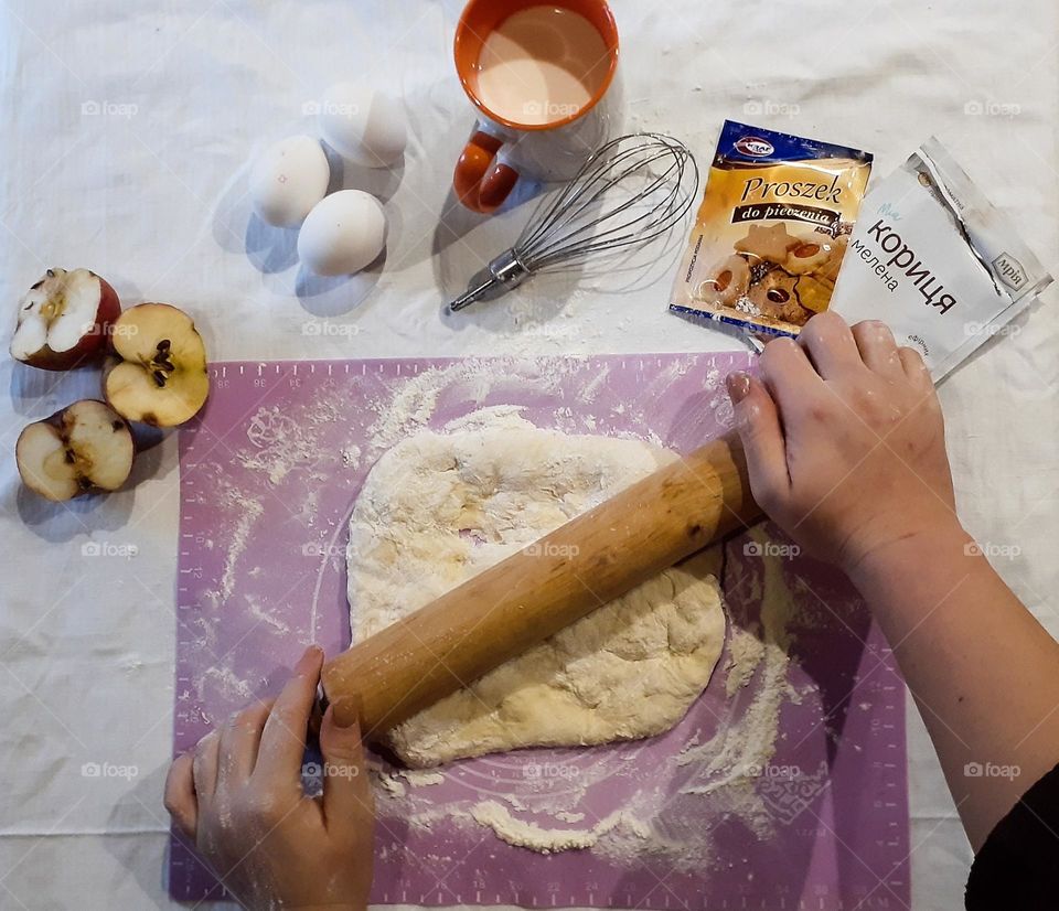 Preparation of Ukrainian pies with apples