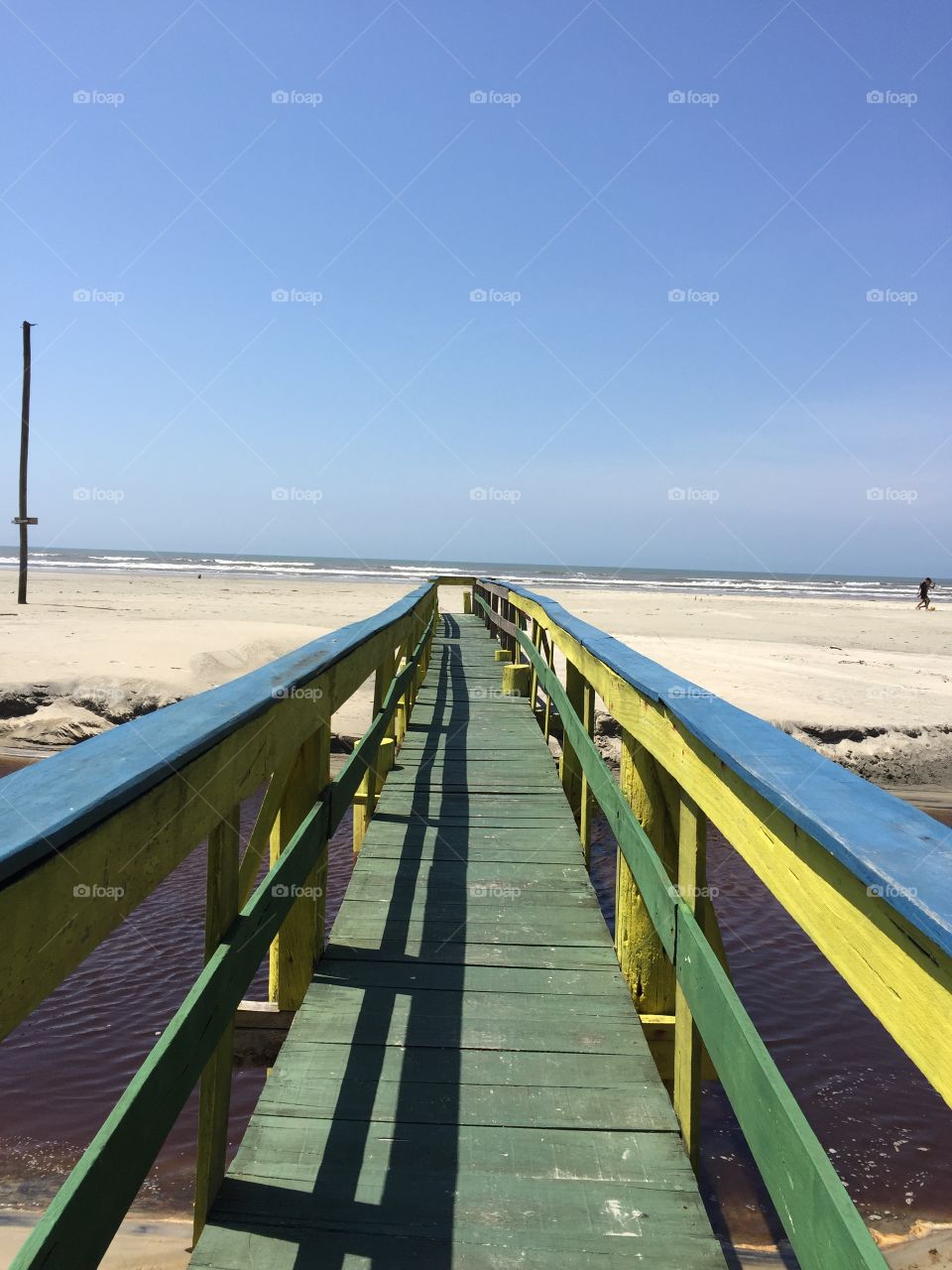 Passeio sobre riacho no encontro com o mar em Ilha Comprida - SP