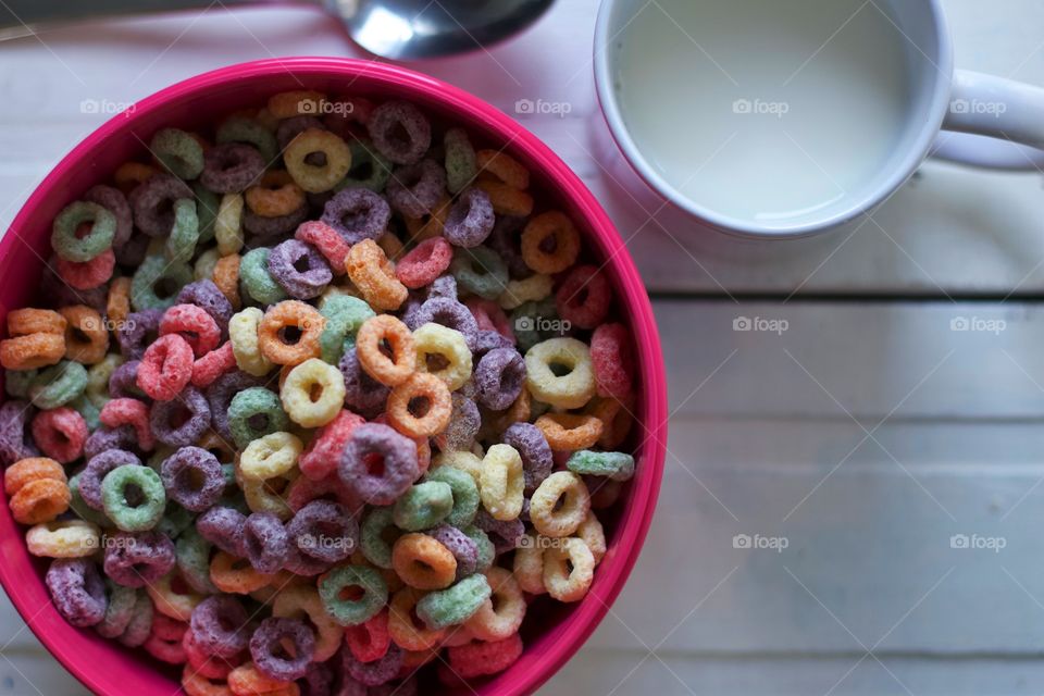 seeing in circles (cornflakes, cup, bowl)