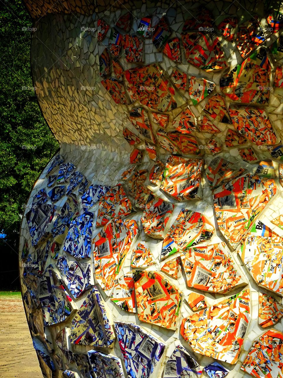 The beautifully colored flowerpot