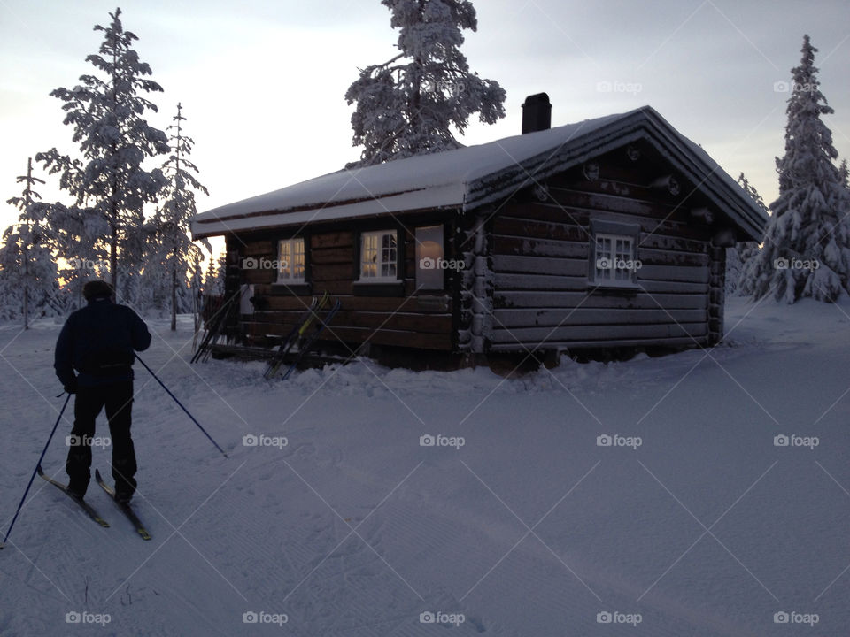 An open cabin for all skiers.