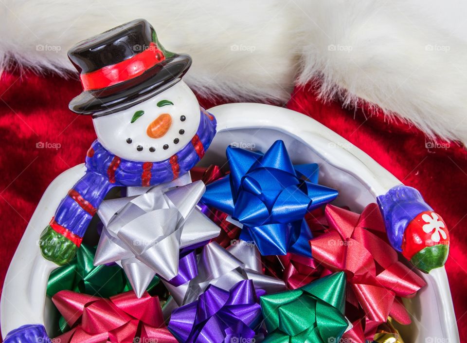 Snowman Christmas bowl with multicolored bows in it