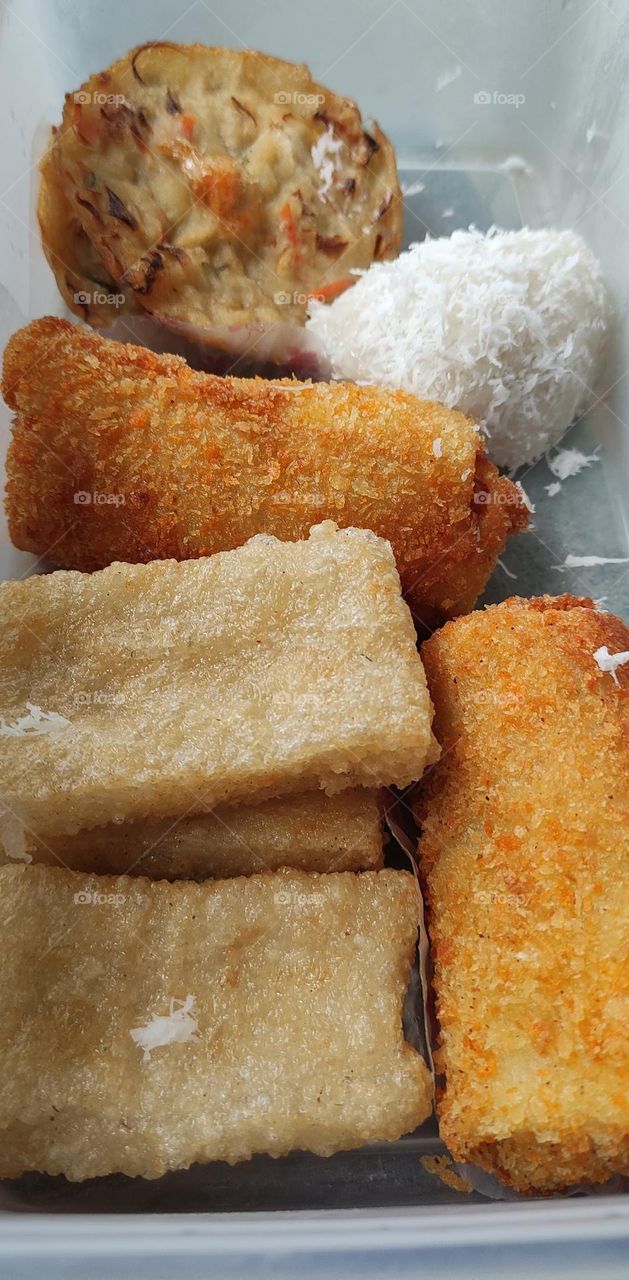 Jajan Pasar various types of Indonesian specialties, gemblong, coconut sticky rice, risoles, bakwan and others.