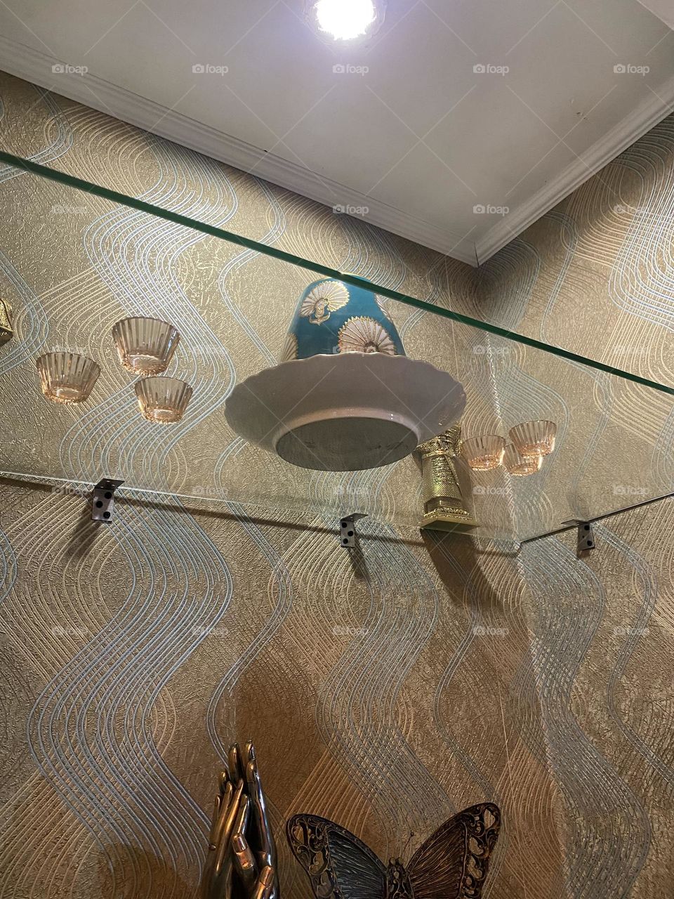 Objects on the shelf