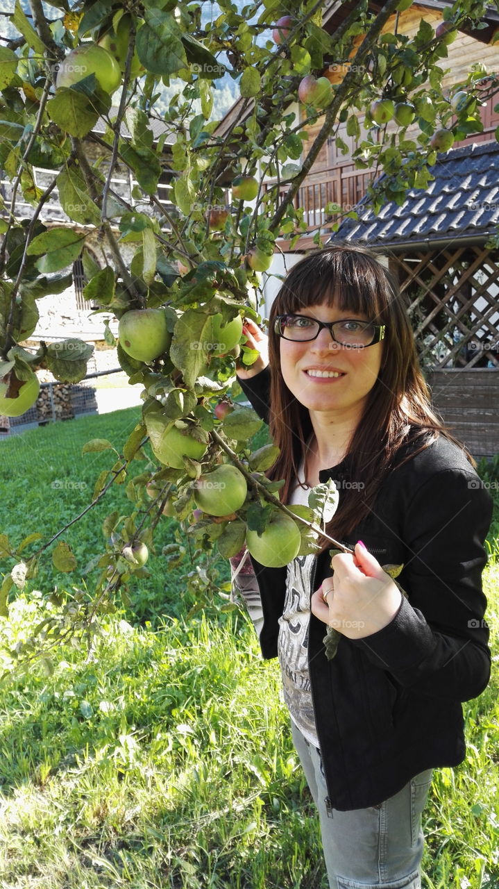 apples and a girl