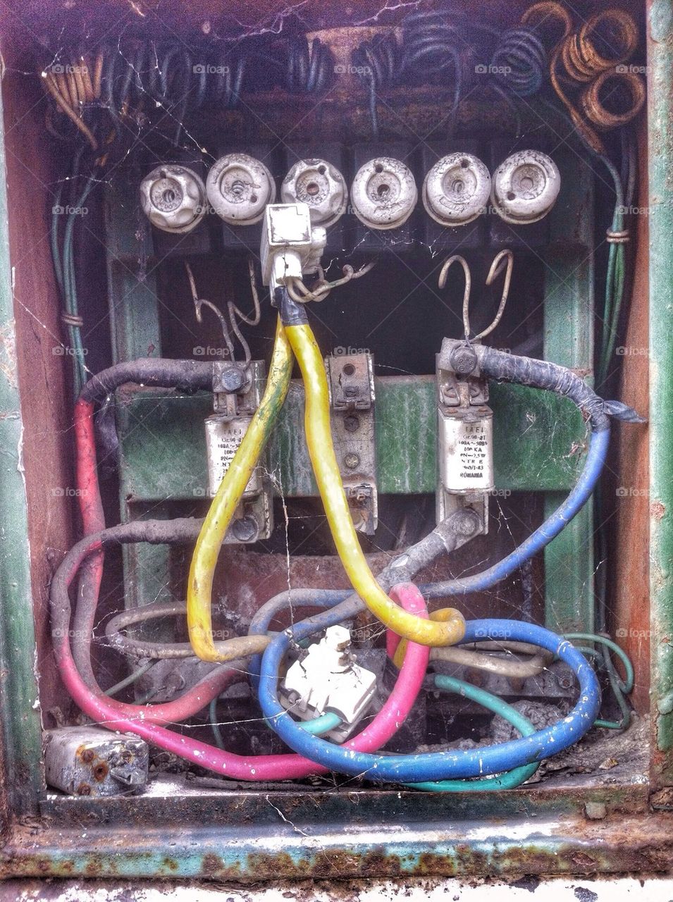 Dangerous street lamp wireless tagle 