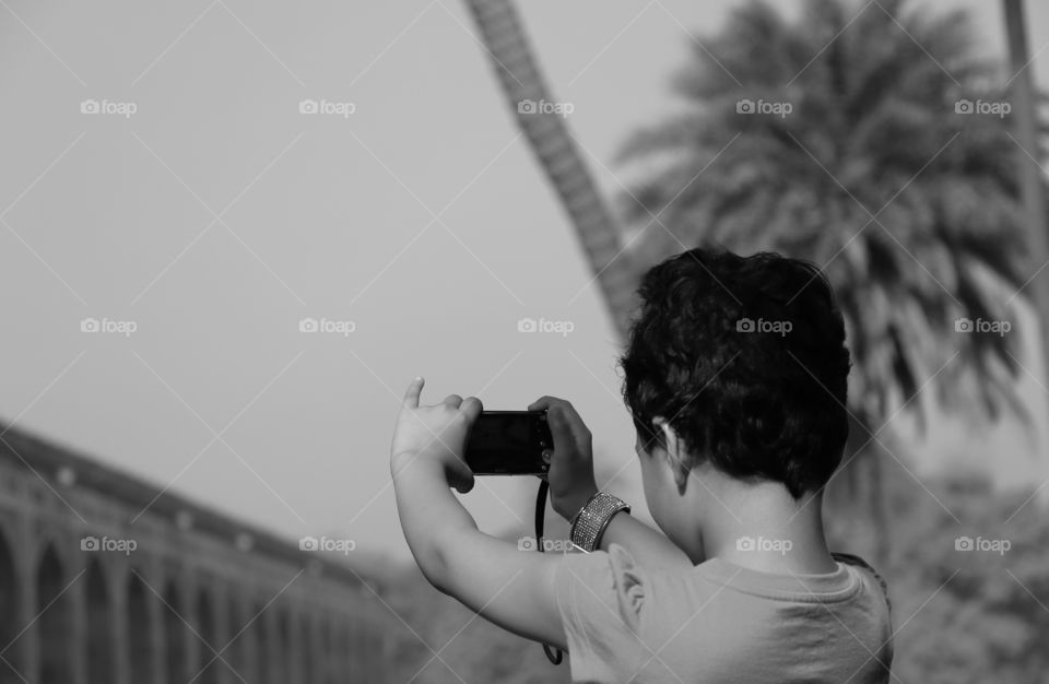 Budding photographer. While I was taking pics of Humayun tomb in Delhi which is also a UNESCO world heritage site. I noticed my little daughter also taking pics from a point and shoot digi cam. I was really very happy to see her taking interest in photography.