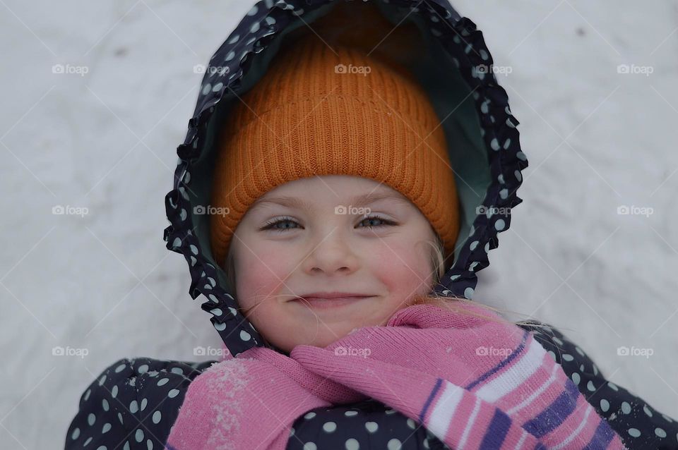 girls portrait in snow