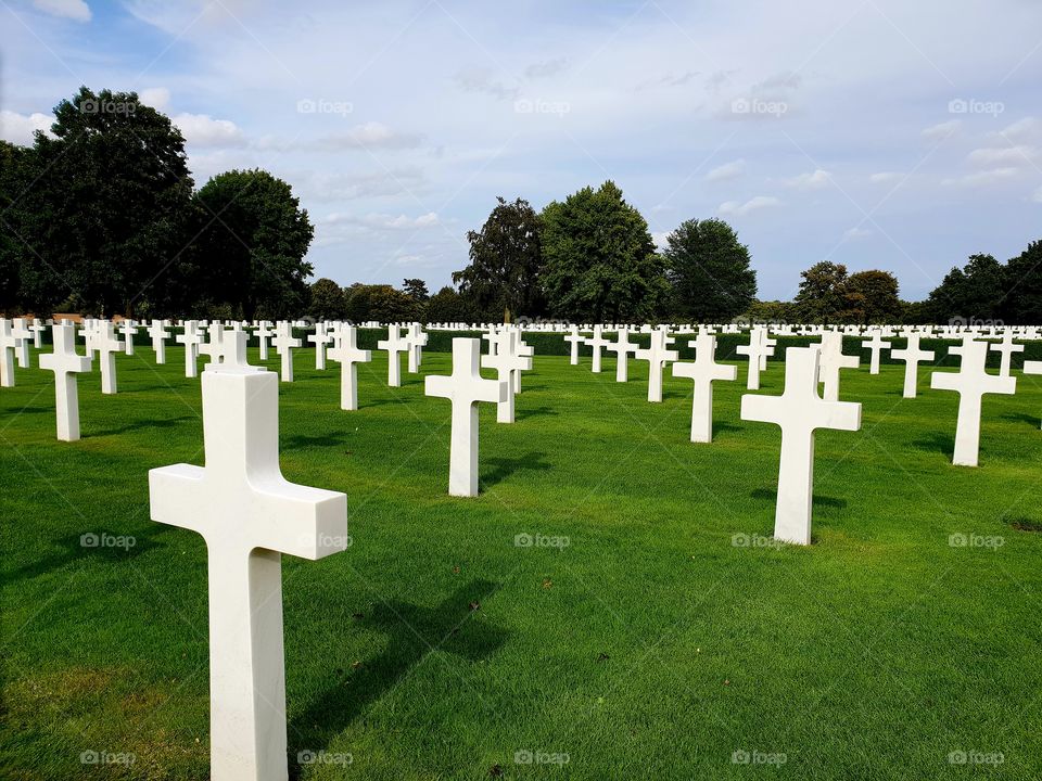 graveyard dedicated to fallen soldiers of the two world wars
