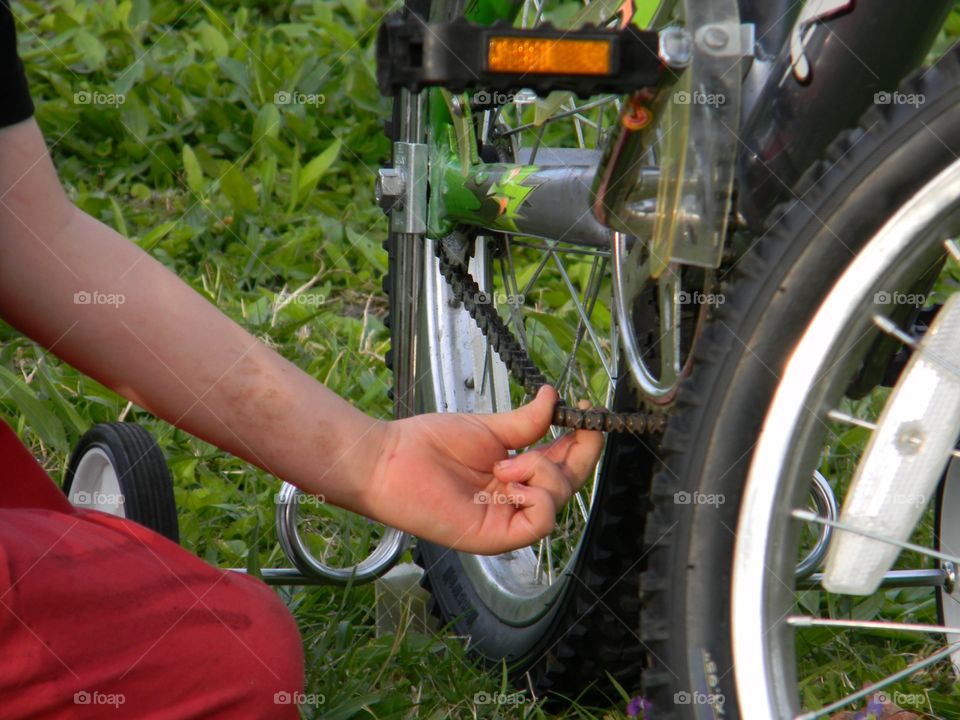 Assessing the bike chain 