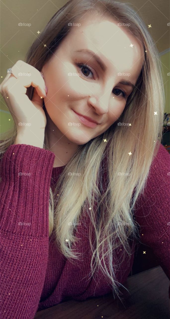 Hello, i am Laura. I like The forest, flowers and animal. 